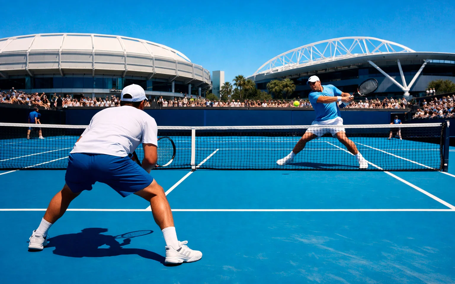 Match de tennis sur surface dure bleue sous le soleil australien