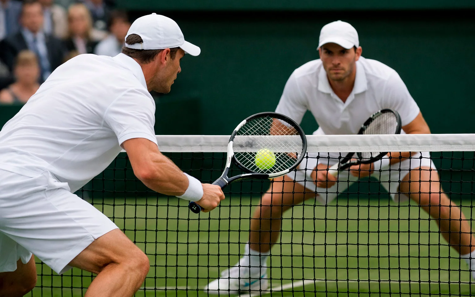 &Eacute;change tendu au filet pendant un match de tennis